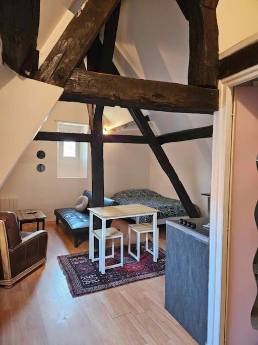 Le Petit Medieval Apartment Montlucon Ngoại thất bức ảnh