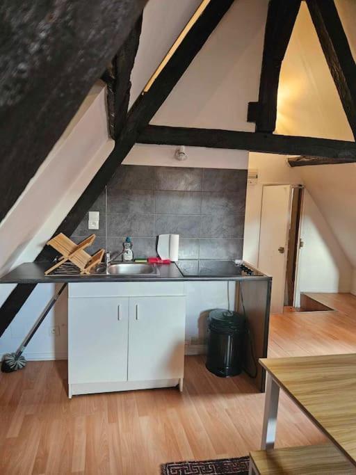 Le Petit Medieval Apartment Montlucon Ngoại thất bức ảnh