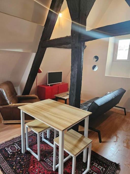 Le Petit Medieval Apartment Montlucon Ngoại thất bức ảnh