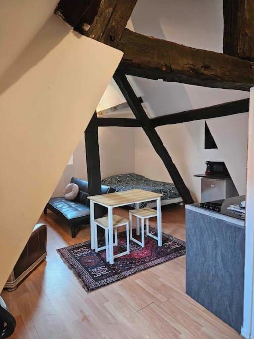 Le Petit Medieval Apartment Montlucon Ngoại thất bức ảnh